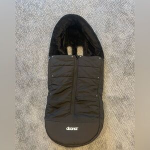 Doona Black Baby Footmuff